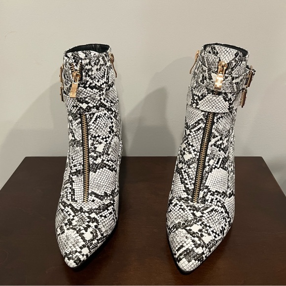 🖤 Black and white snake skin booties 🖤 - Picture 4 of 5
